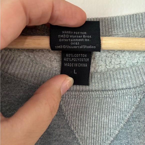 Universal Studios Wizarding World of Harry Potter Gryffindor Sweatshirt - Picture 5 of 8